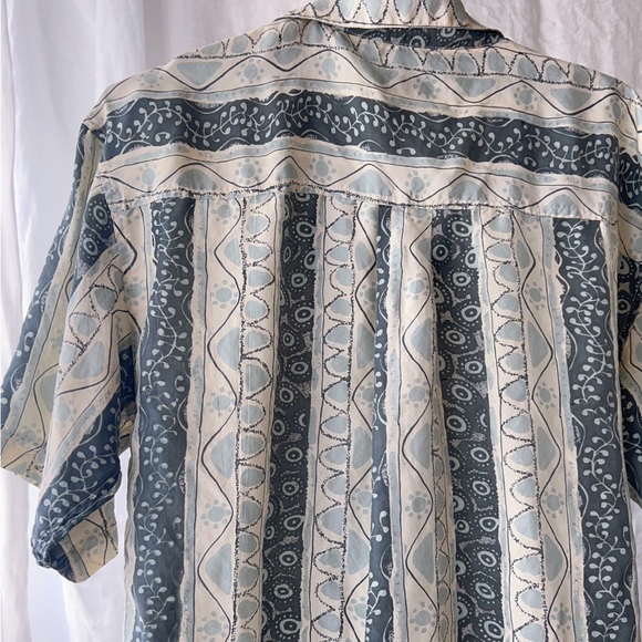 Oversized Vintage Silk Button-down shirt - Picture 4 of 4